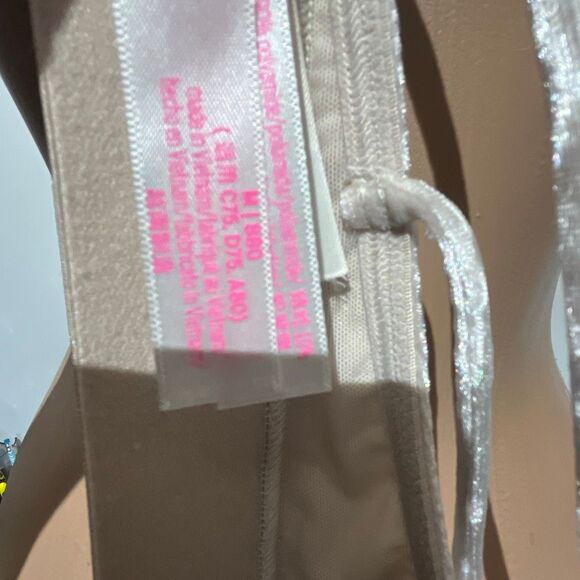 PINK Victoria's Secret Beige Velvet Strappy Back Triangle Brallette Medium - Picture 9 of 9